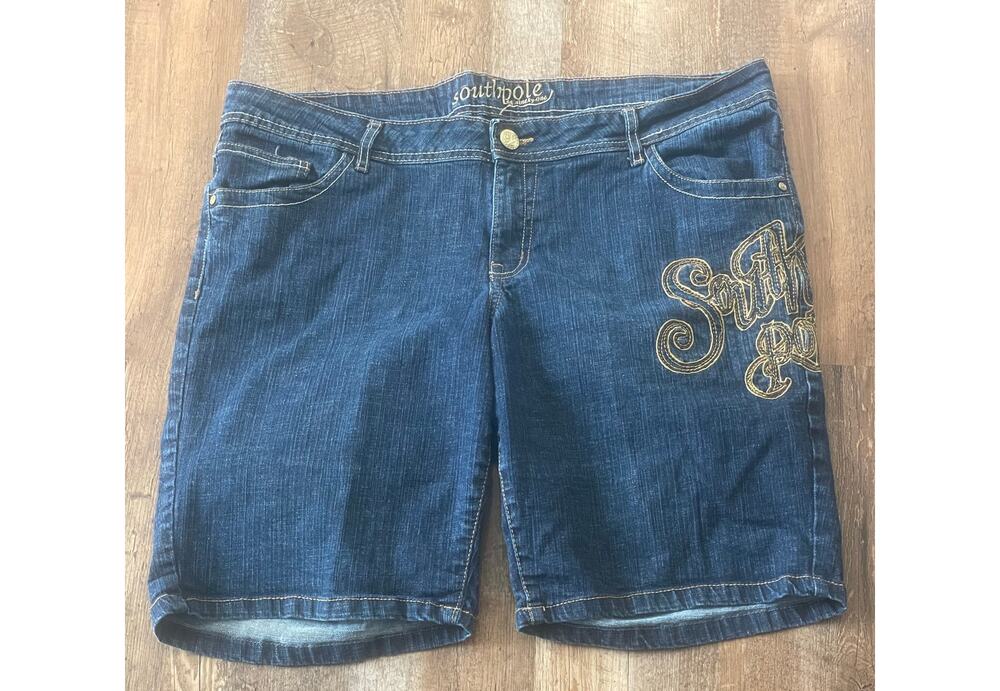 Southpole denim embroidered Bermuda shorts size 20